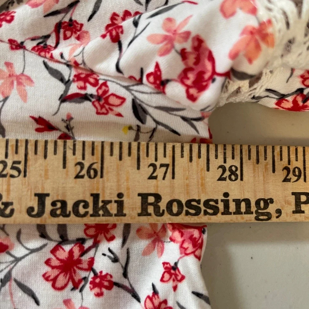 Bloomchic Woomen's 22/24 V-Neck T-Shirt with Lace Details White with Pink Floral - Picture 14 of 16